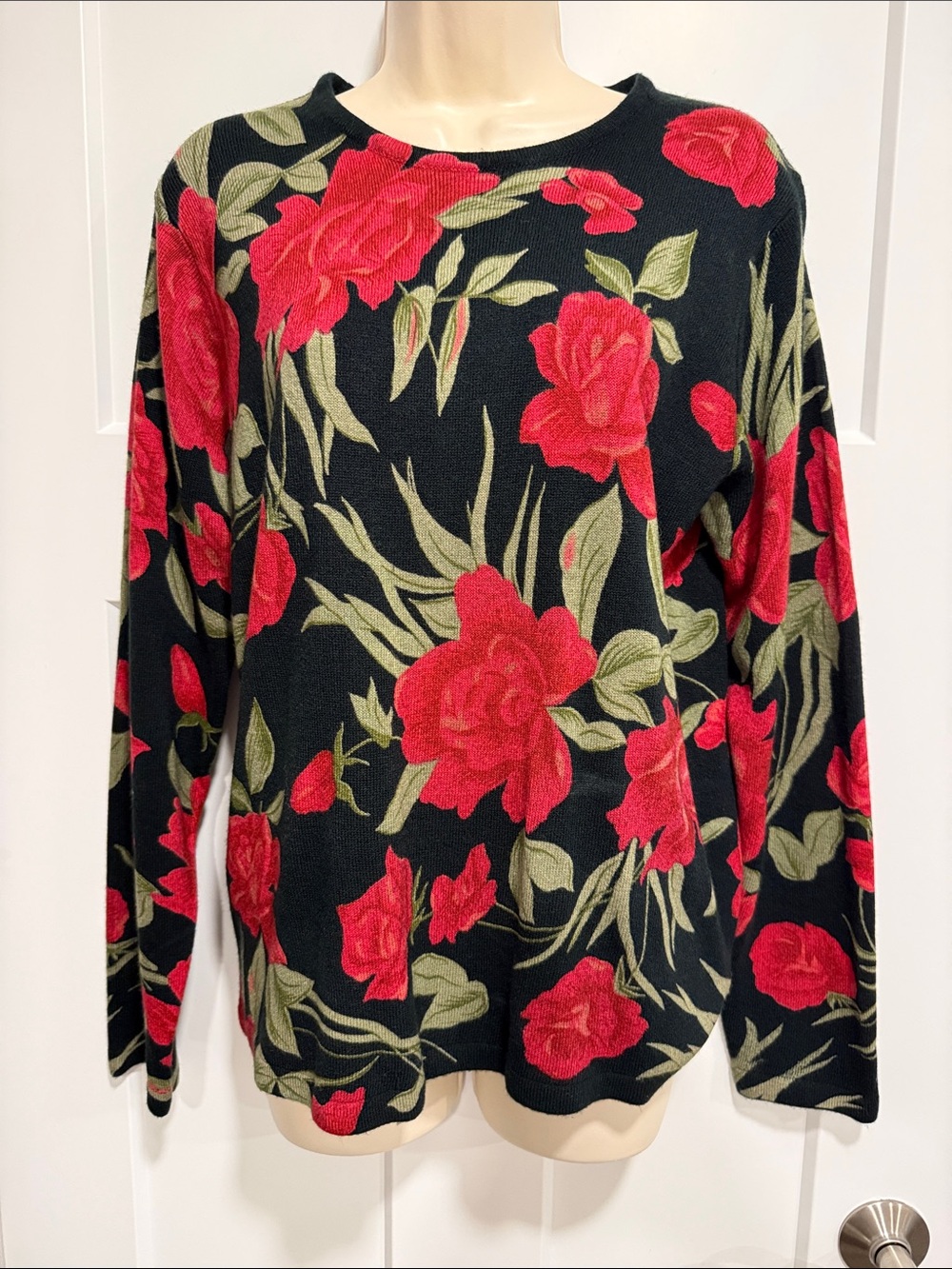 Cathy Daniels Cashmere Like Sweater   Medium Black  Red Rose Floral Soft Luxury